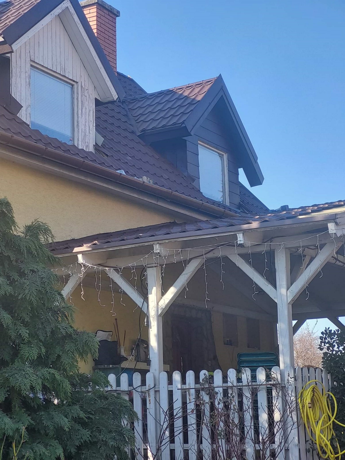 Felújított, tagolt tető tartós lemezfedéssel